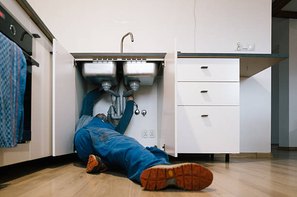 Professional Leak Detection technician working in Somerset, TX